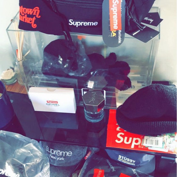 KAWS x Uniqlo x Peanuts - Picture 9 of 9